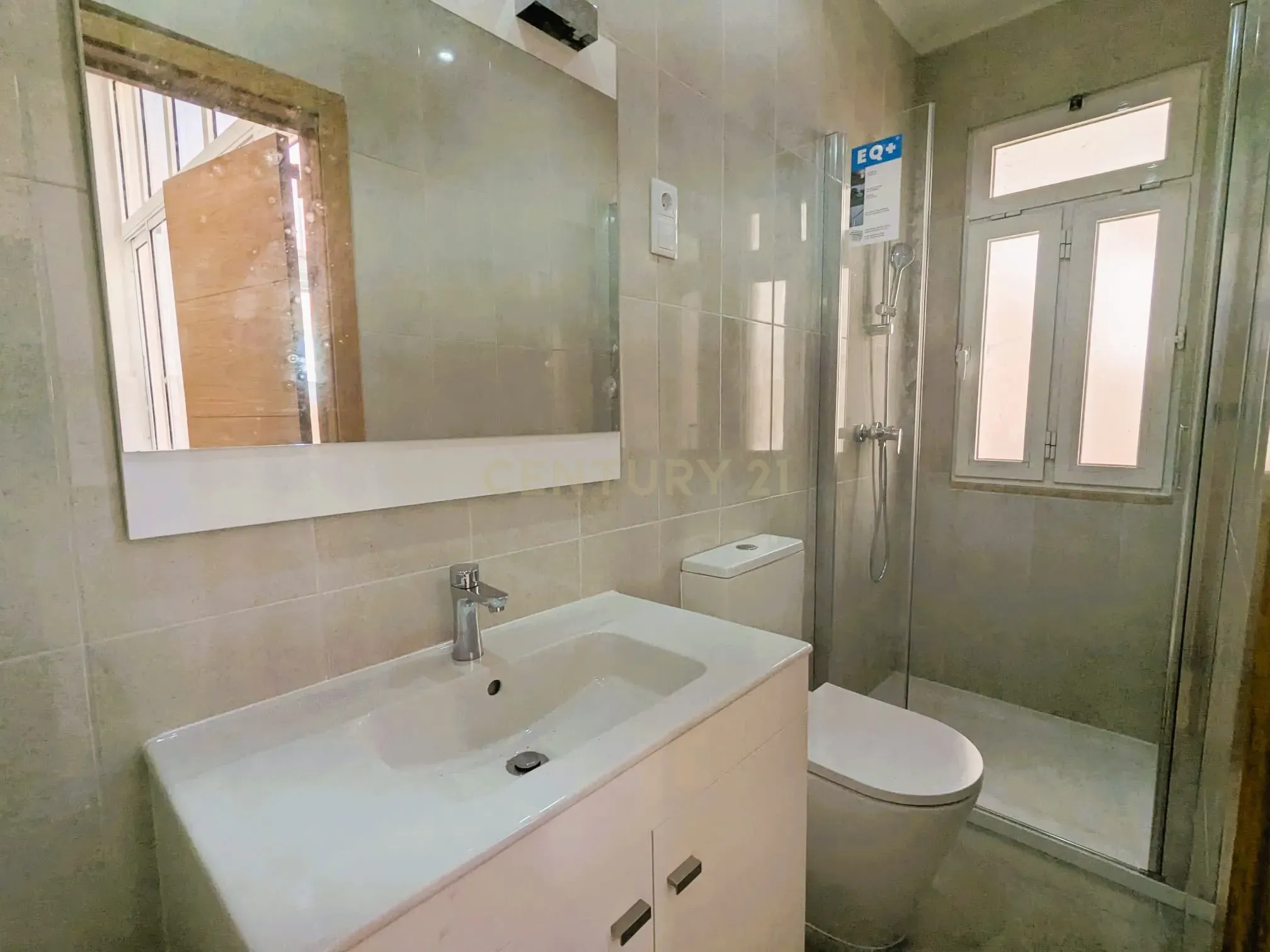 Apartamento T2 com logradouro na Penha de França - Image 5
