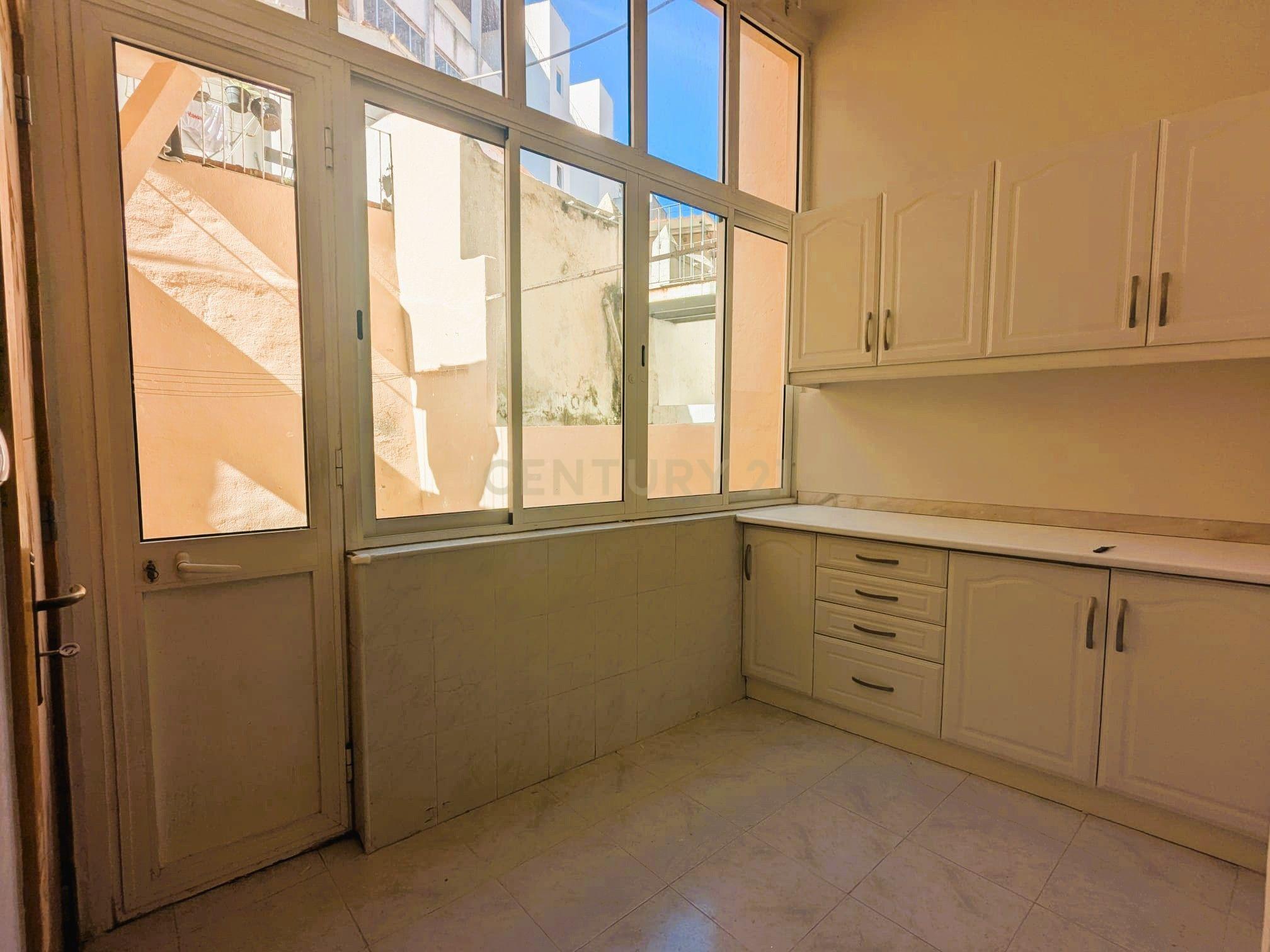 Apartamento T2 com logradouro na Penha de França - Image 10
