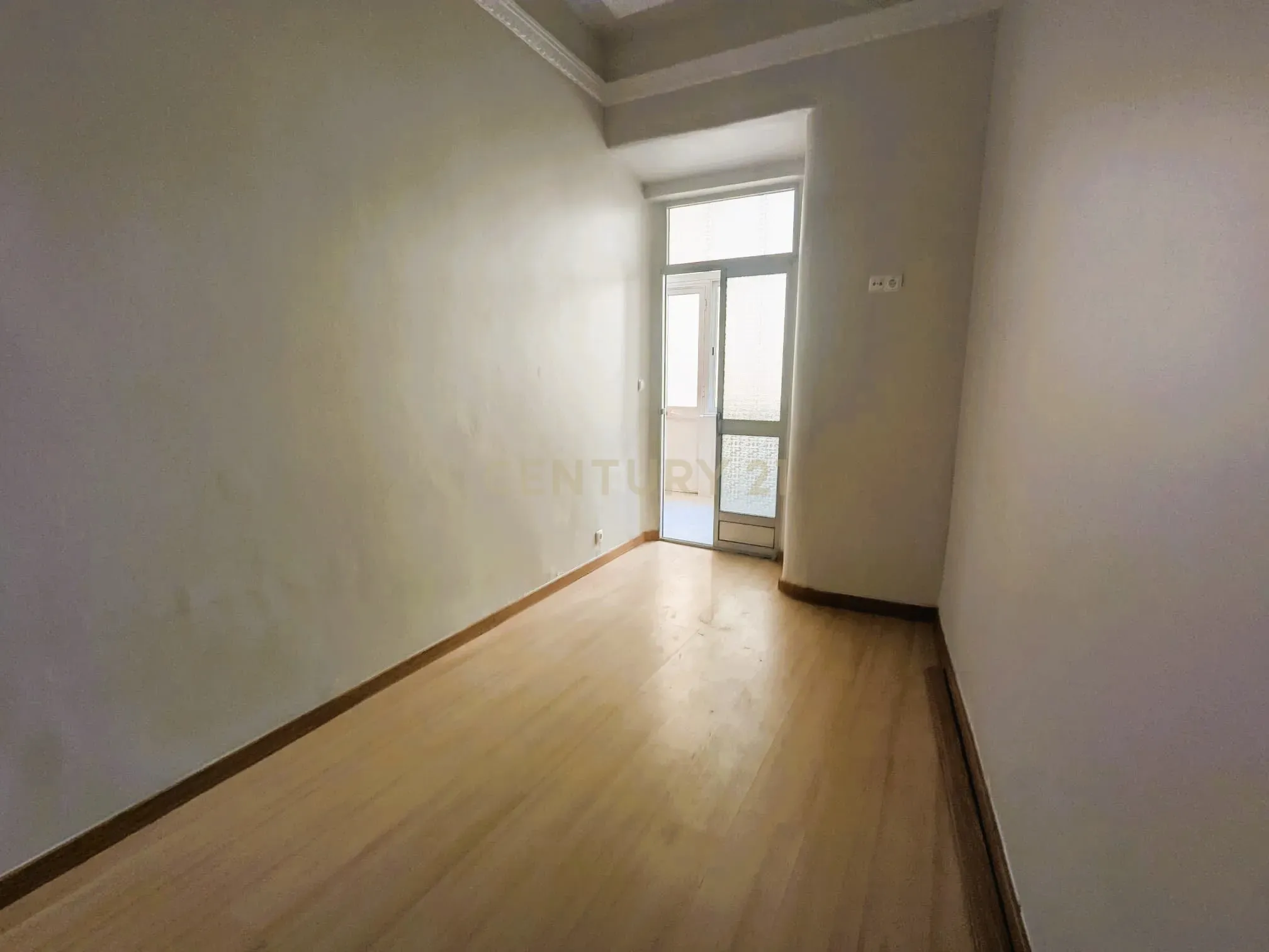 Apartamento T2 com logradouro na Penha de França - Image 13