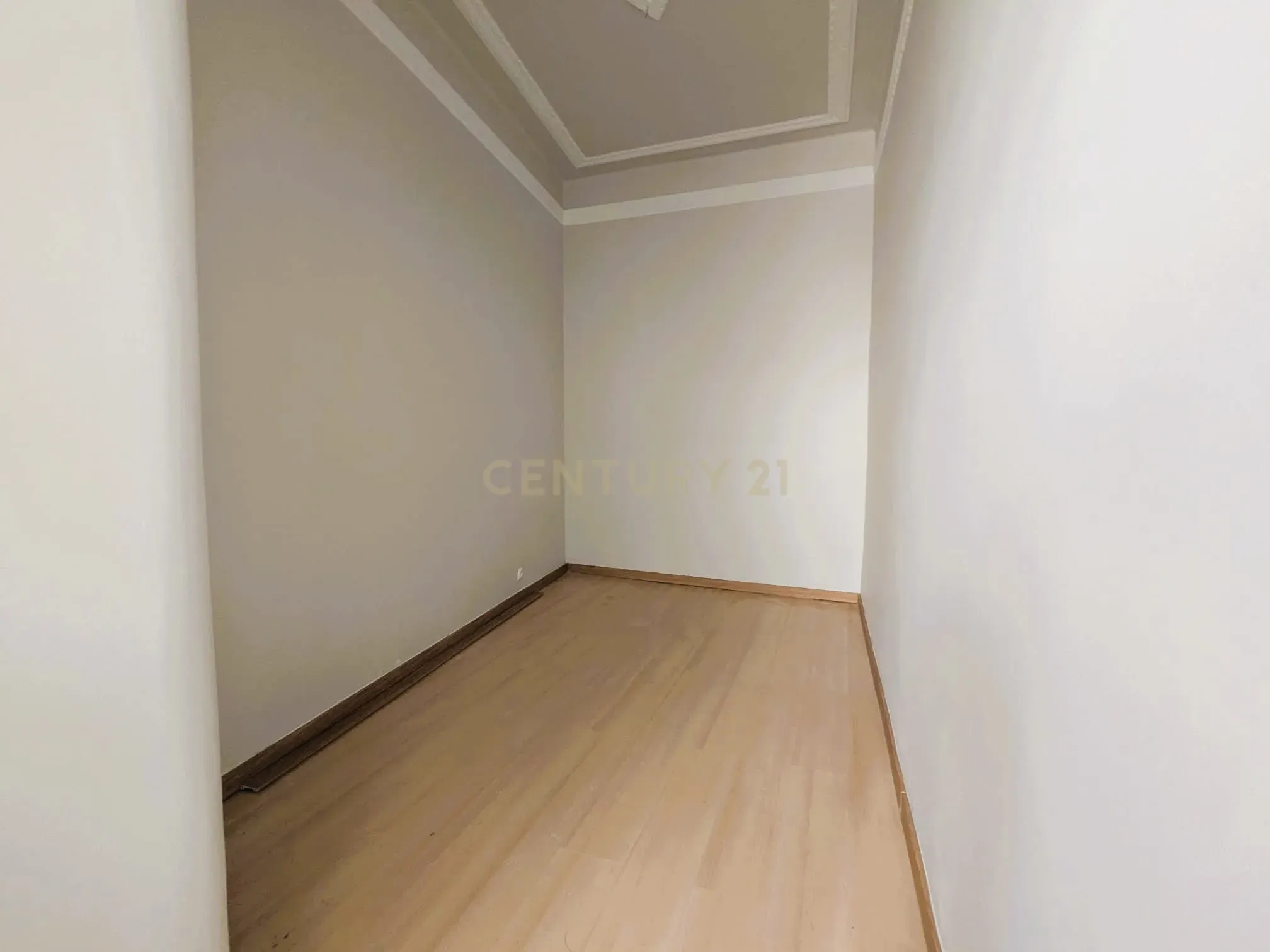 Apartamento T2 com logradouro na Penha de França - Image 11