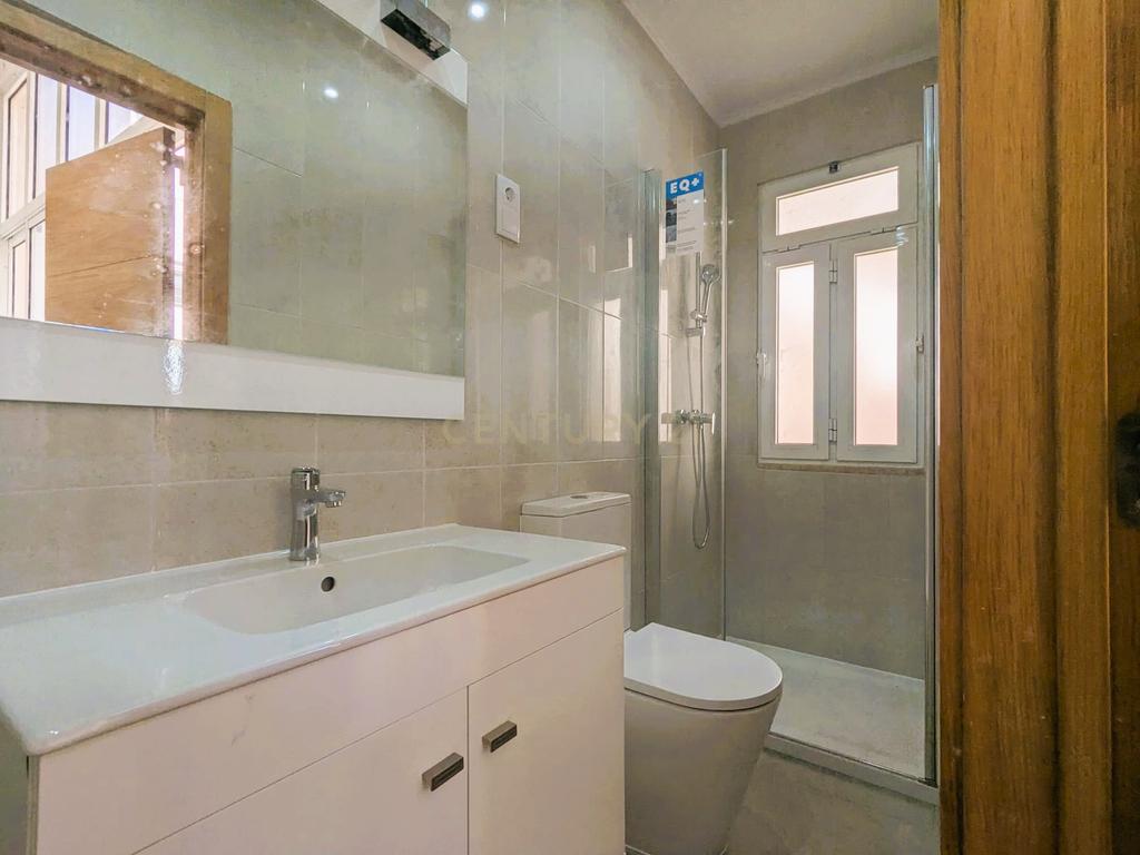 Apartamento T2 com logradouro na Penha de França - Image 6