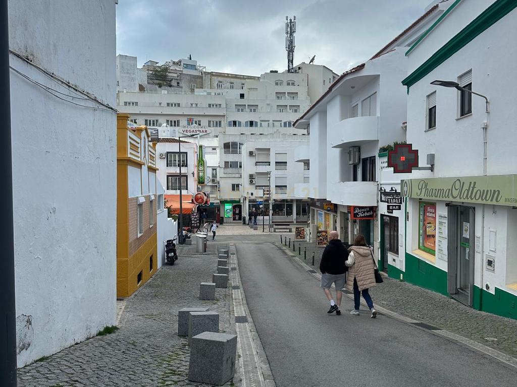 Moradia no coração da Baixa de Albufeira - Image 6