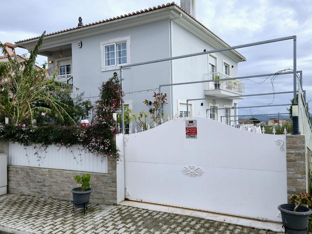 Moradia T5 de Luxo em Mafra - Image 1