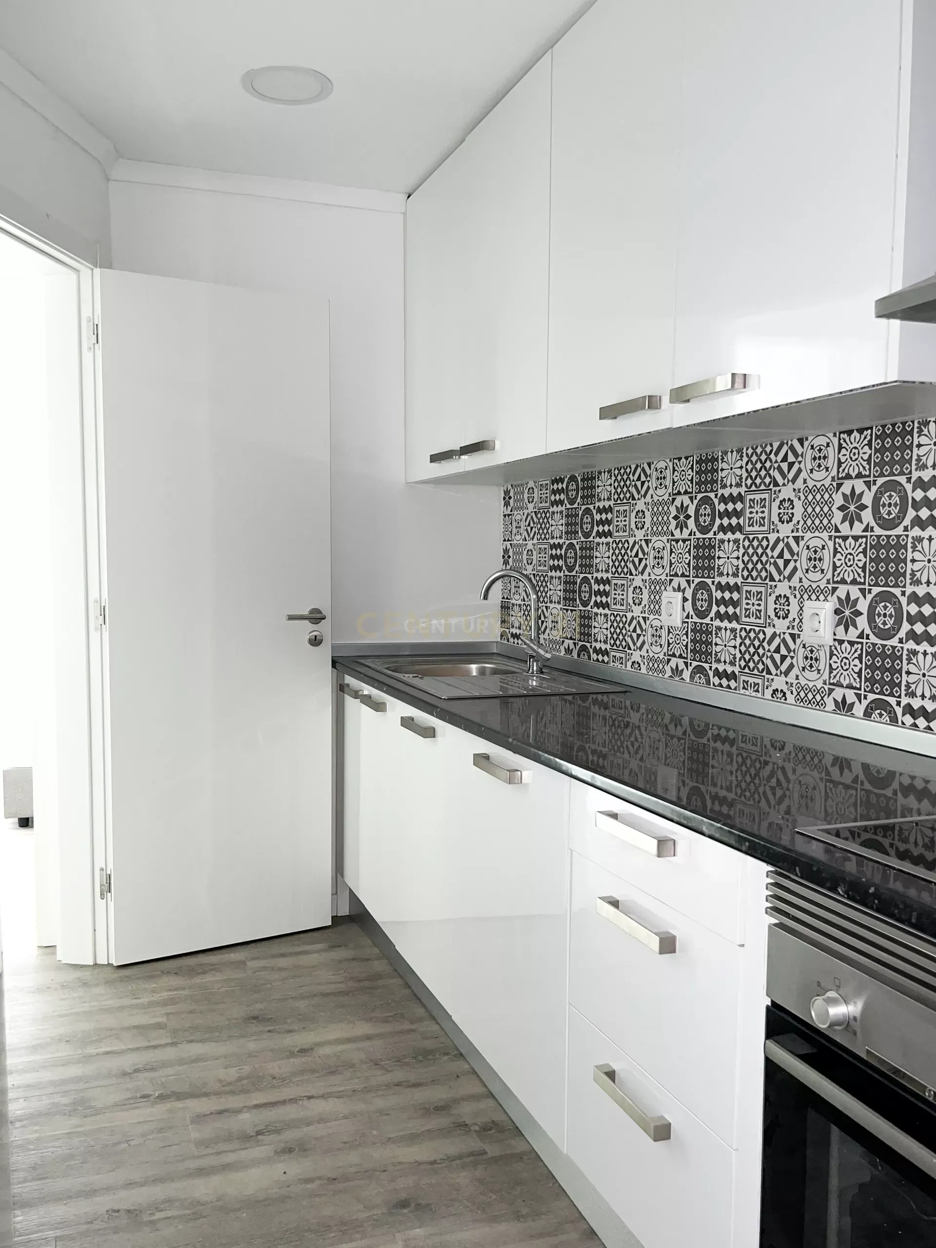 Apartamento T2 remodelado Lisboa - Image 10