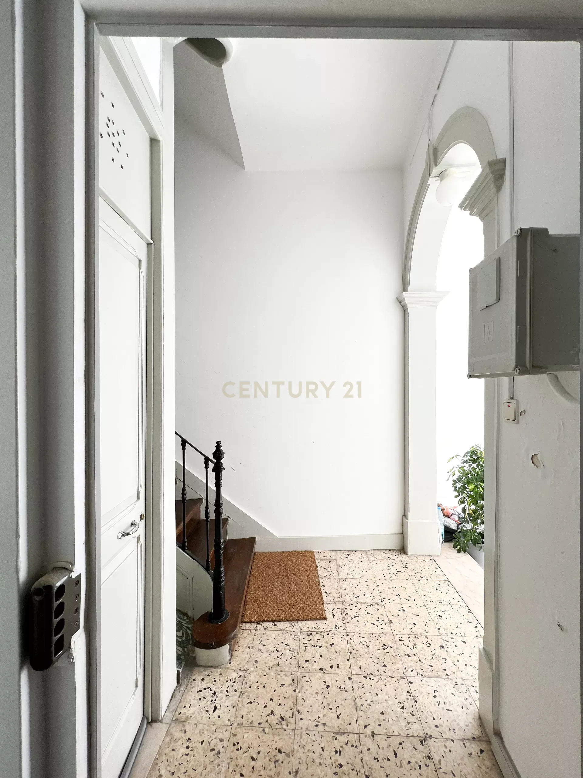 Apartamento T2 remodelado Lisboa - Image 8