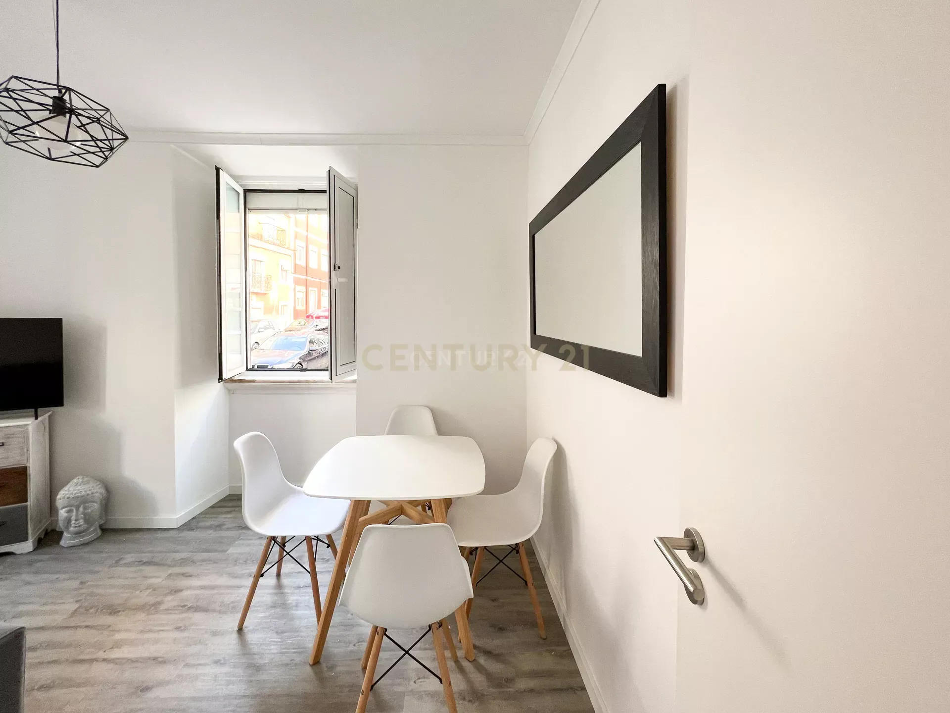 Apartamento T2 remodelado Lisboa - Image 16