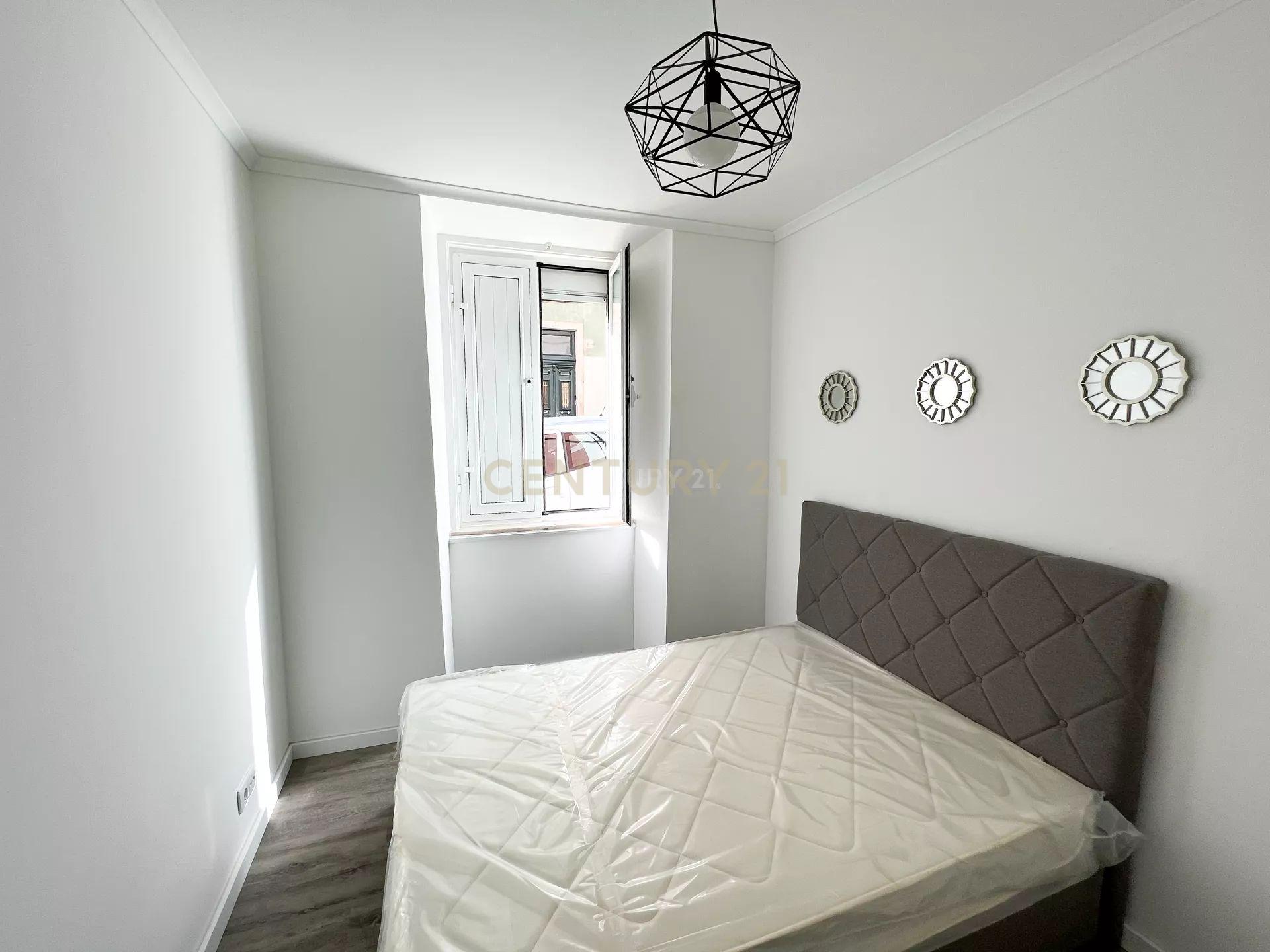 Apartamento T2 remodelado Lisboa - Image 7
