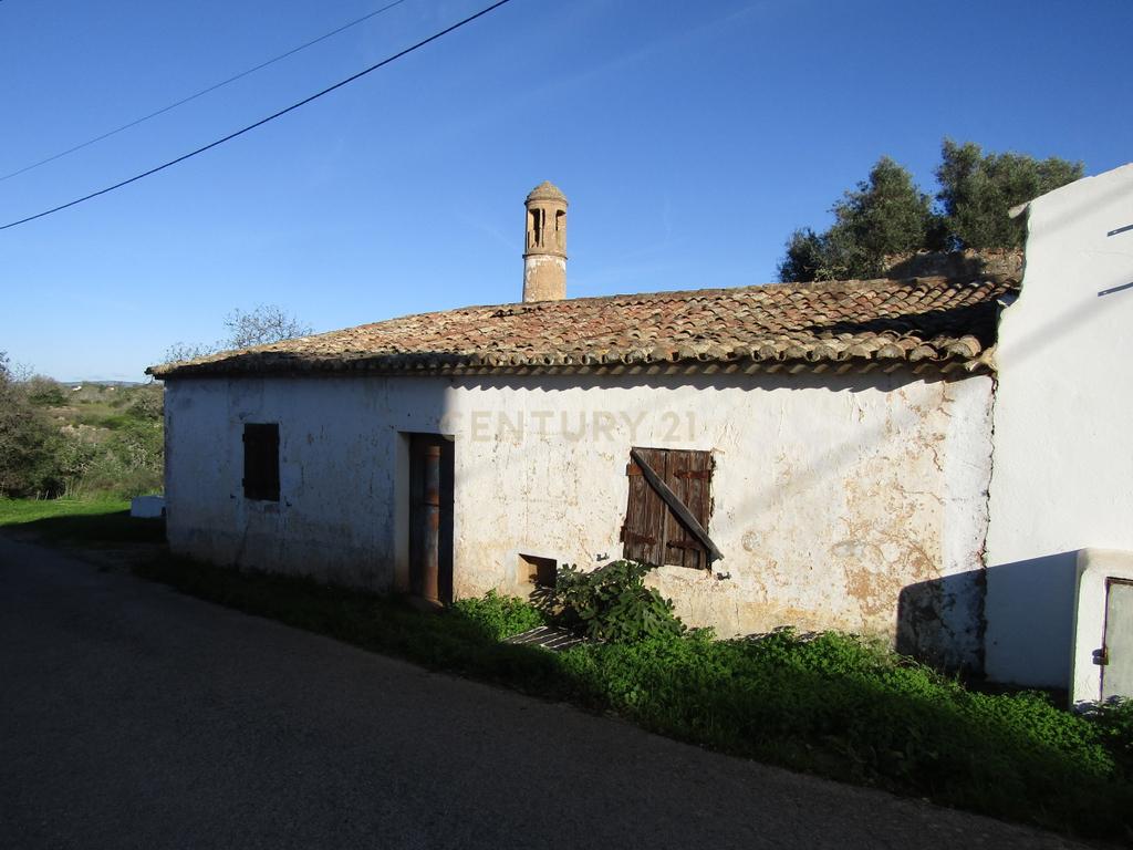 Moradia para restaurar - Image 1