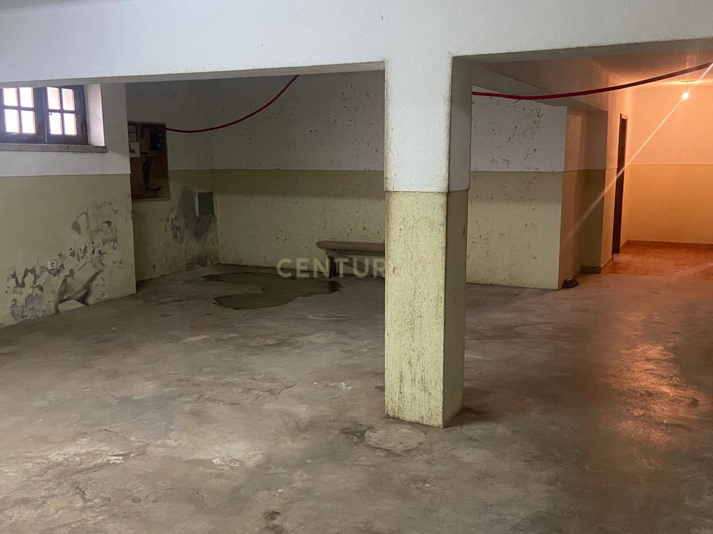Moradia localizada em zona central da vila de Alcains - Castelo Branco - Image 39