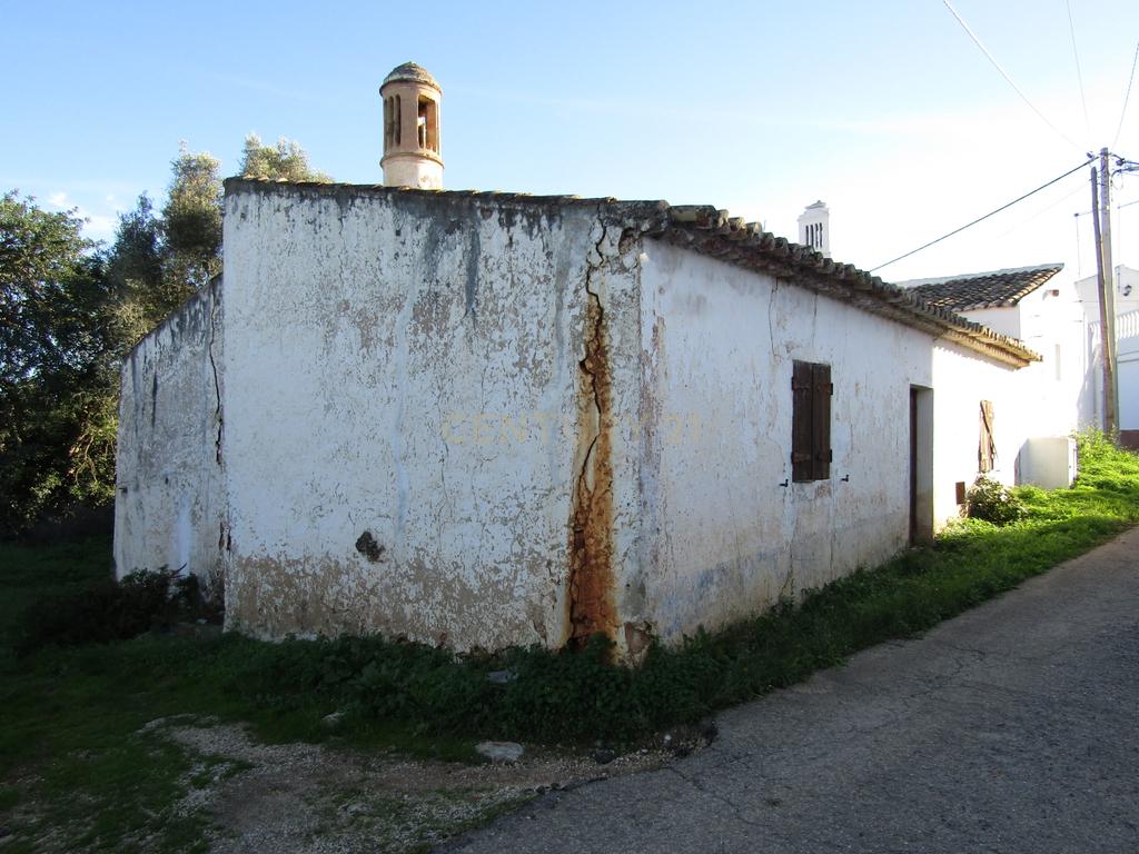 Moradia para restaurar - Image 2