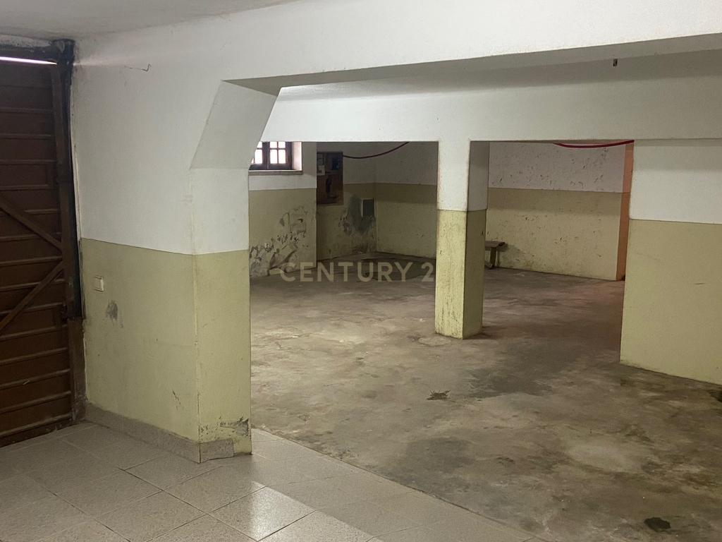 Moradia localizada em zona central da vila de Alcains - Castelo Branco - Image 38