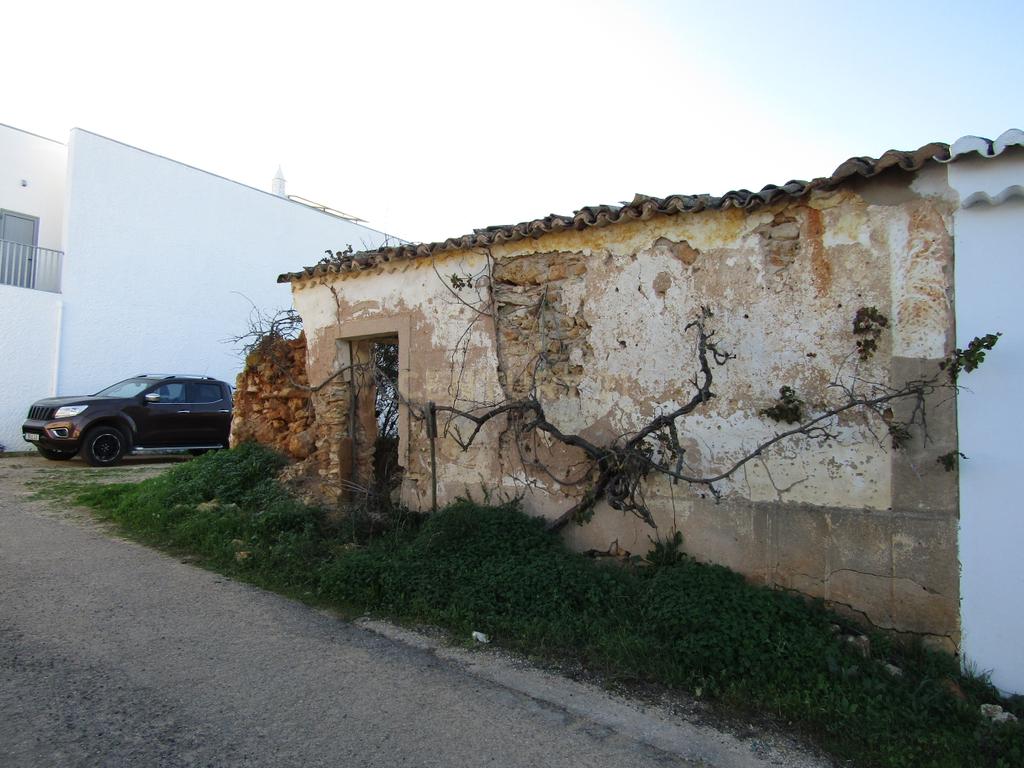 Moradia para reconstruir - Image 1