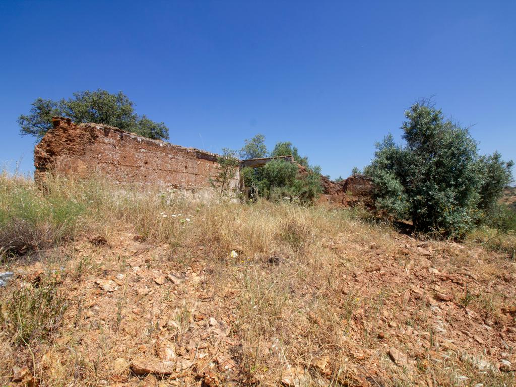Terreno de 22ha com Ruína de 250m² em Alqueva – Oportunidade no Alentejo - Image 6