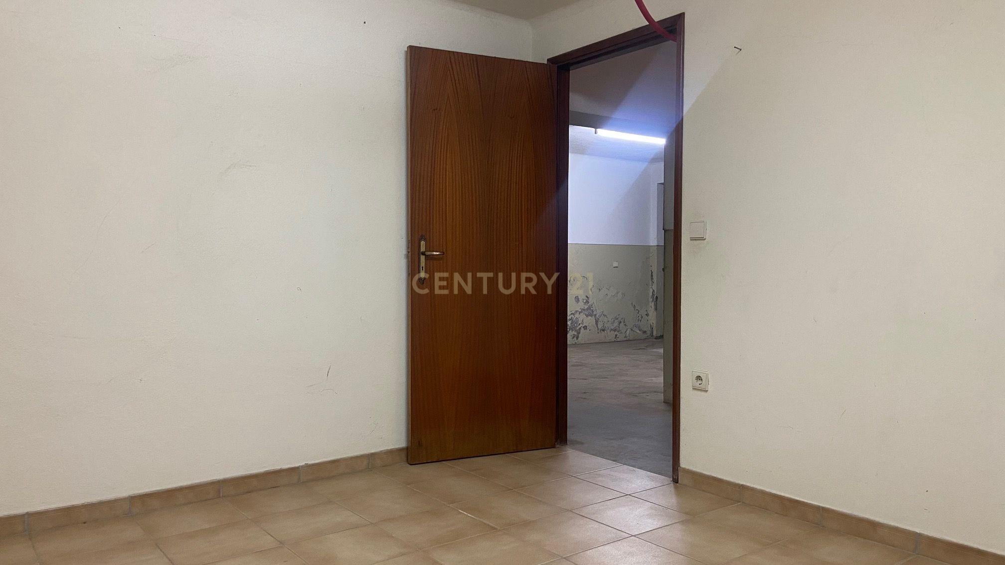 Moradia localizada em zona central da vila de Alcains - Castelo Branco - Image 42