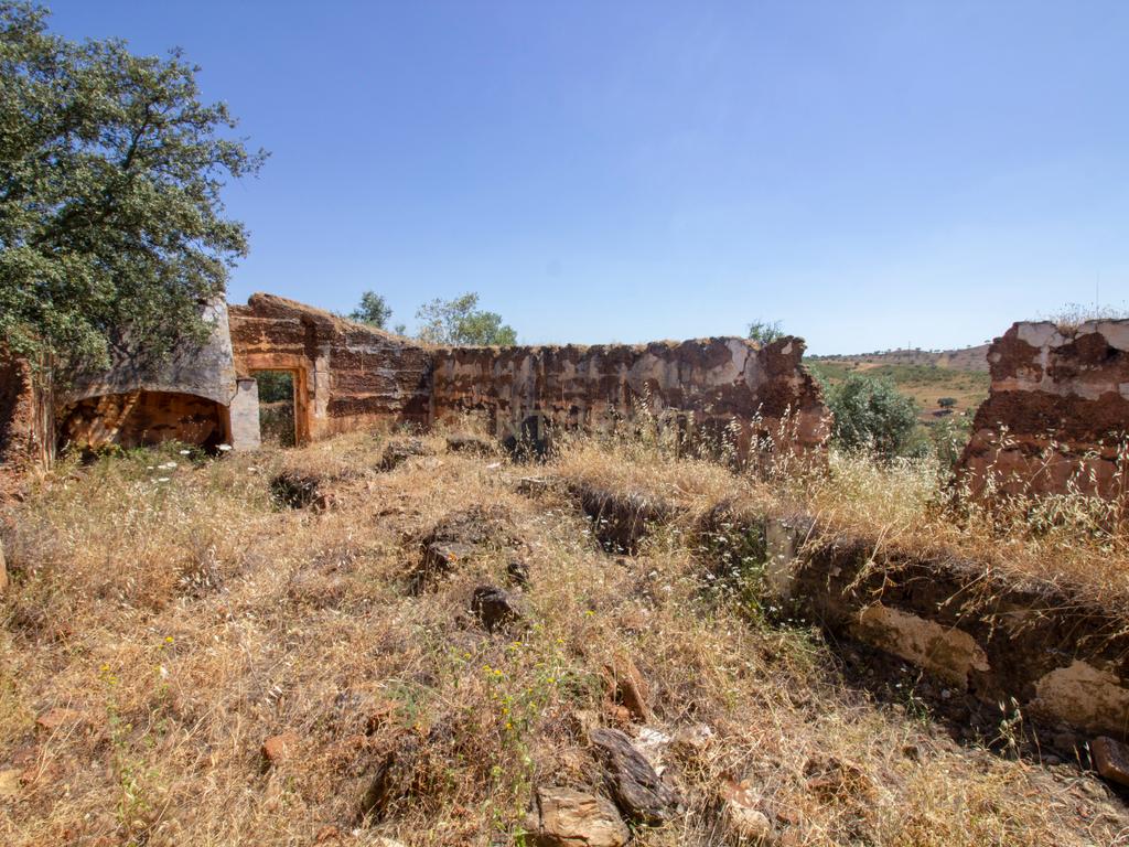 Terreno de 22ha com Ruína de 250m² em Alqueva – Oportunidade no Alentejo - Image 10