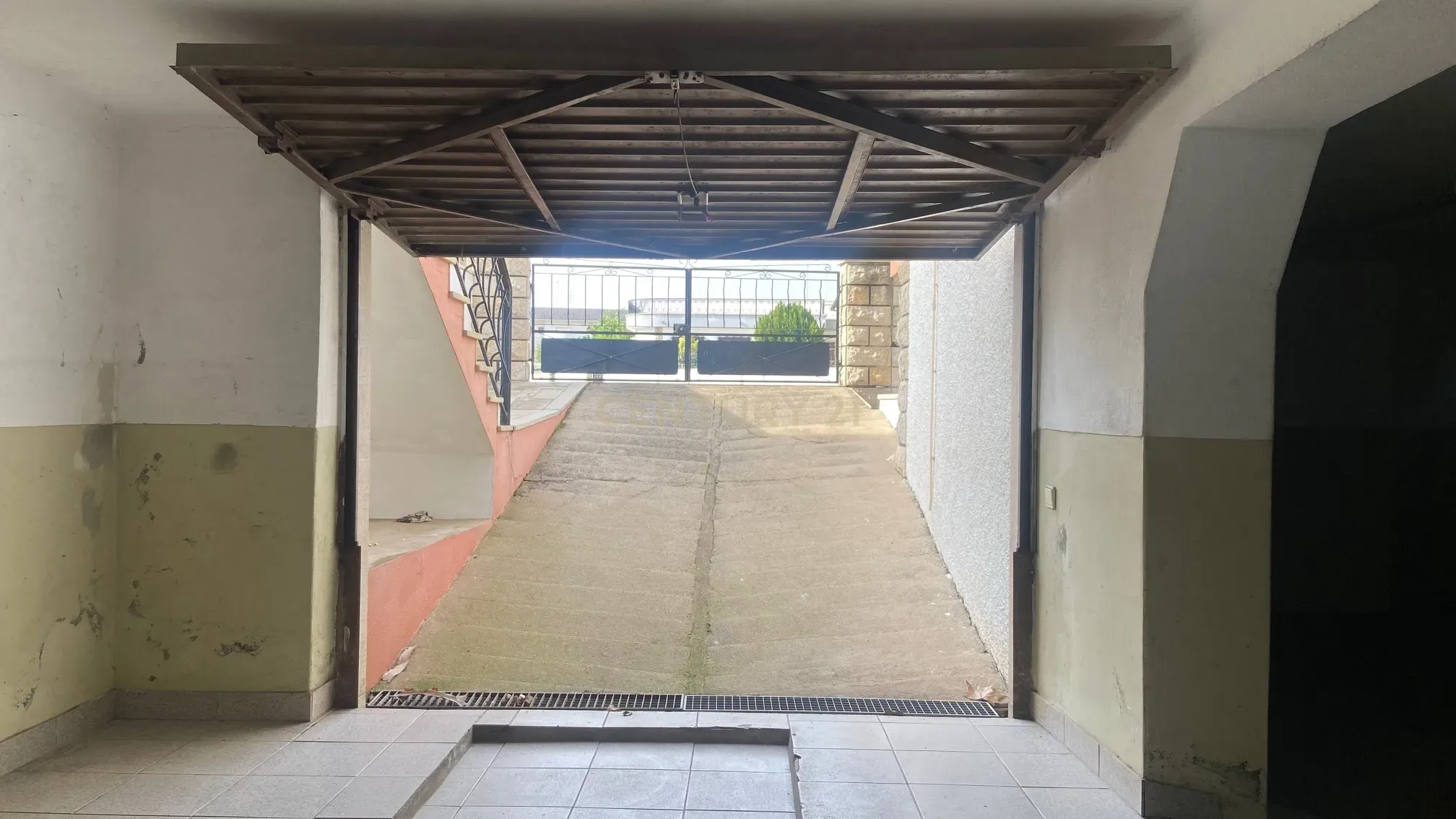 Moradia localizada em zona central da vila de Alcains - Castelo Branco - Image 36