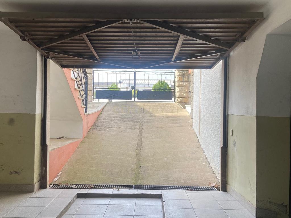 Moradia localizada em zona central da vila de Alcains - Castelo Branco - Image 36
