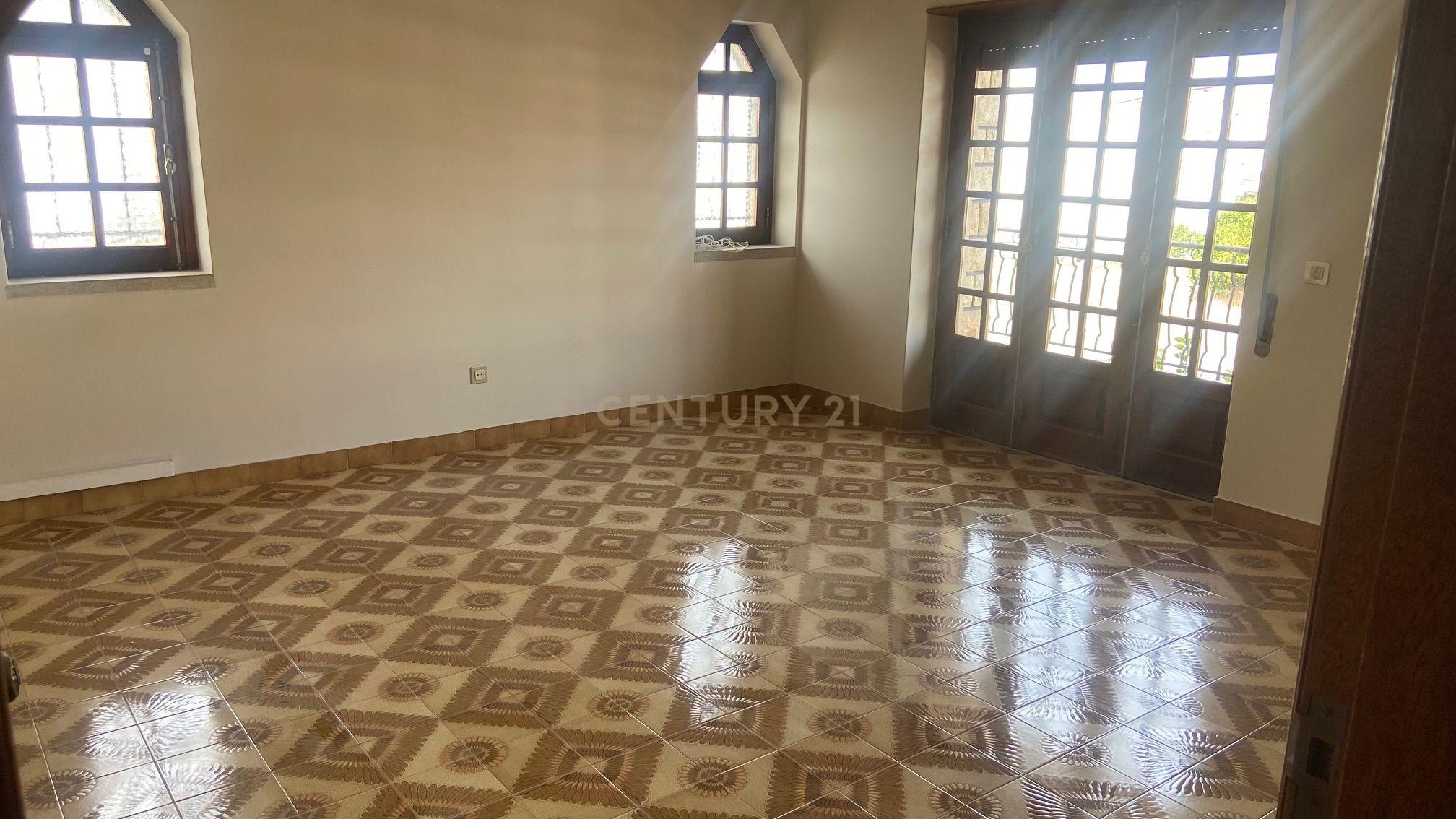 Moradia localizada em zona central da vila de Alcains - Castelo Branco - Image 17
