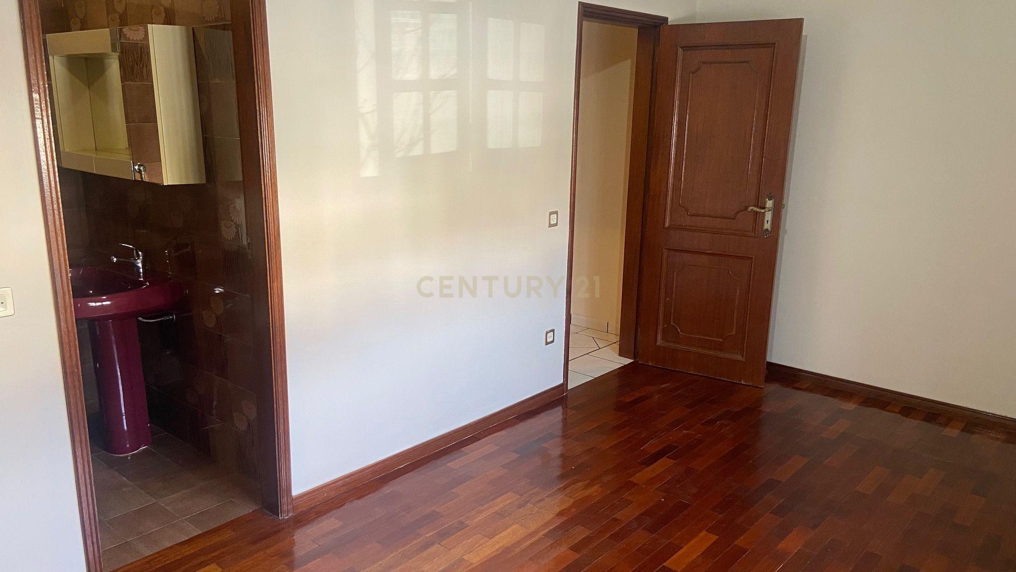 Moradia localizada em zona central da vila de Alcains - Castelo Branco - Image 27