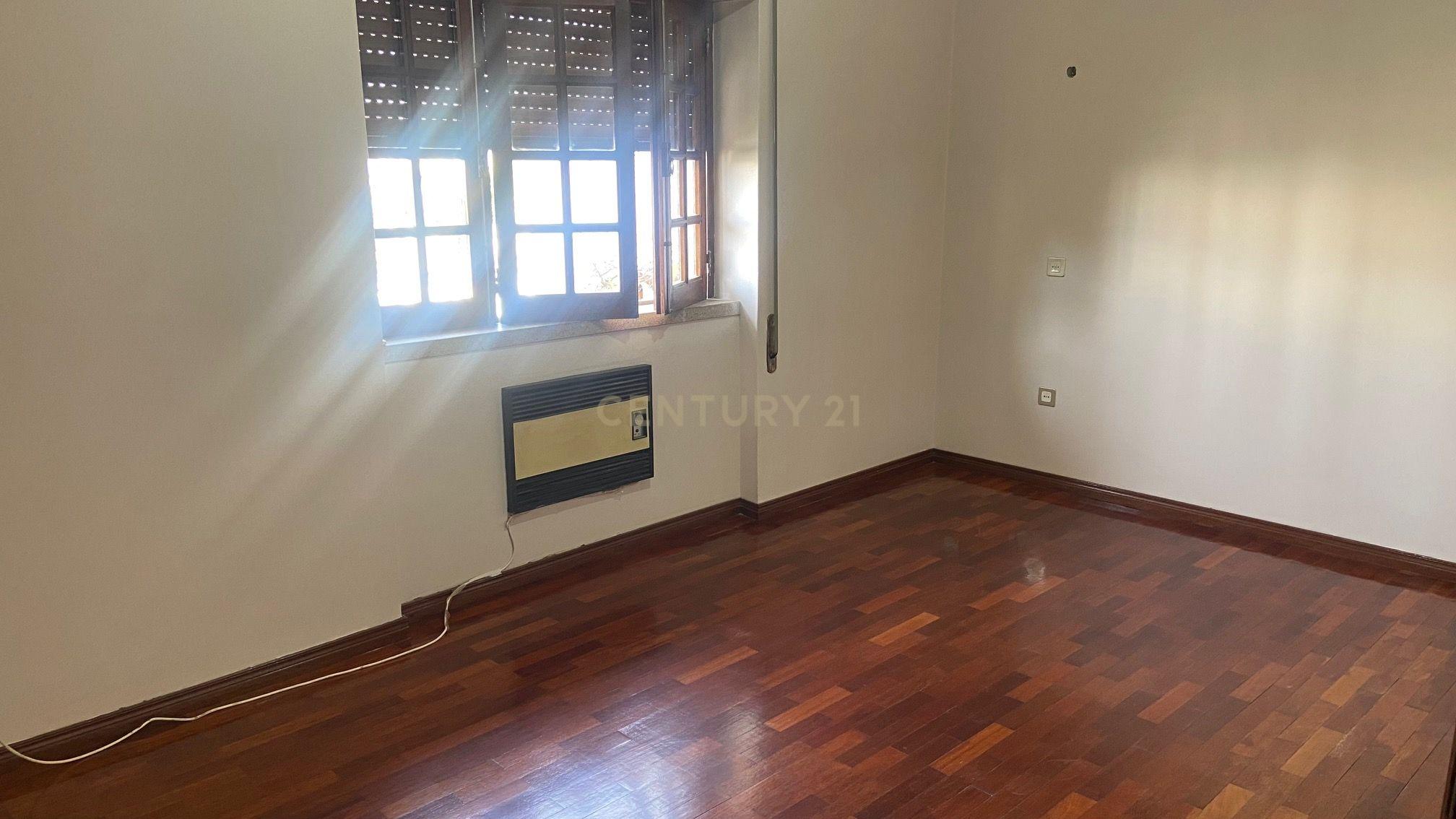Moradia localizada em zona central da vila de Alcains - Castelo Branco - Image 28