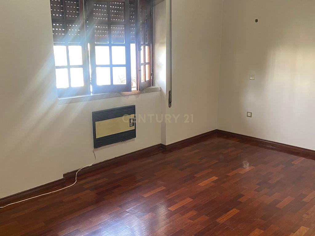 Moradia localizada em zona central da vila de Alcains - Castelo Branco - Image 28