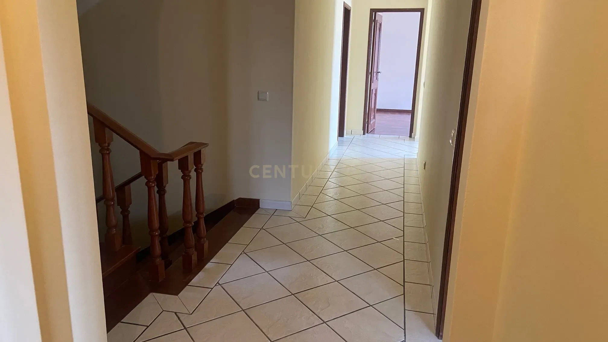 Moradia localizada em zona central da vila de Alcains - Castelo Branco - Image 21