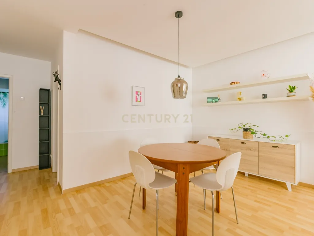Apartamento T1 Renovado e c/ Logradouro - Image 8