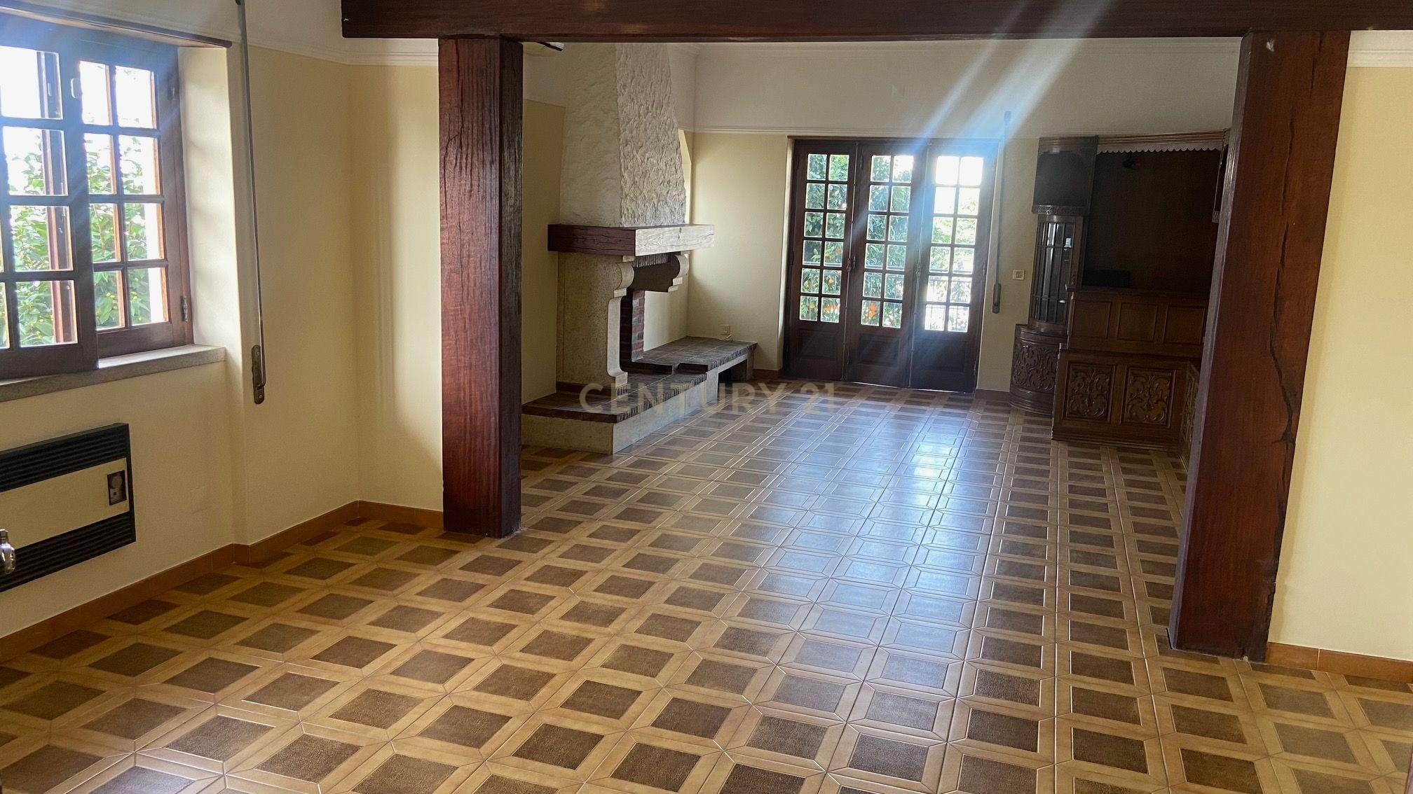 Moradia localizada em zona central da vila de Alcains - Castelo Branco - Image 16