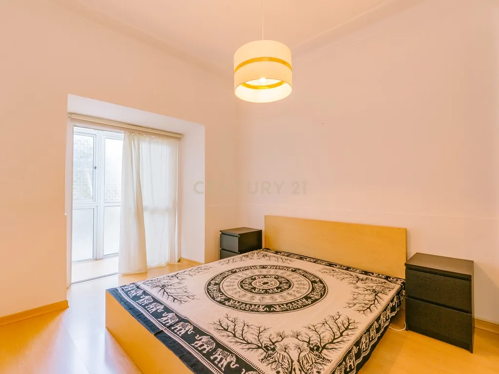 Apartamento T1 Renovado e c/ Logradouro - Image 13