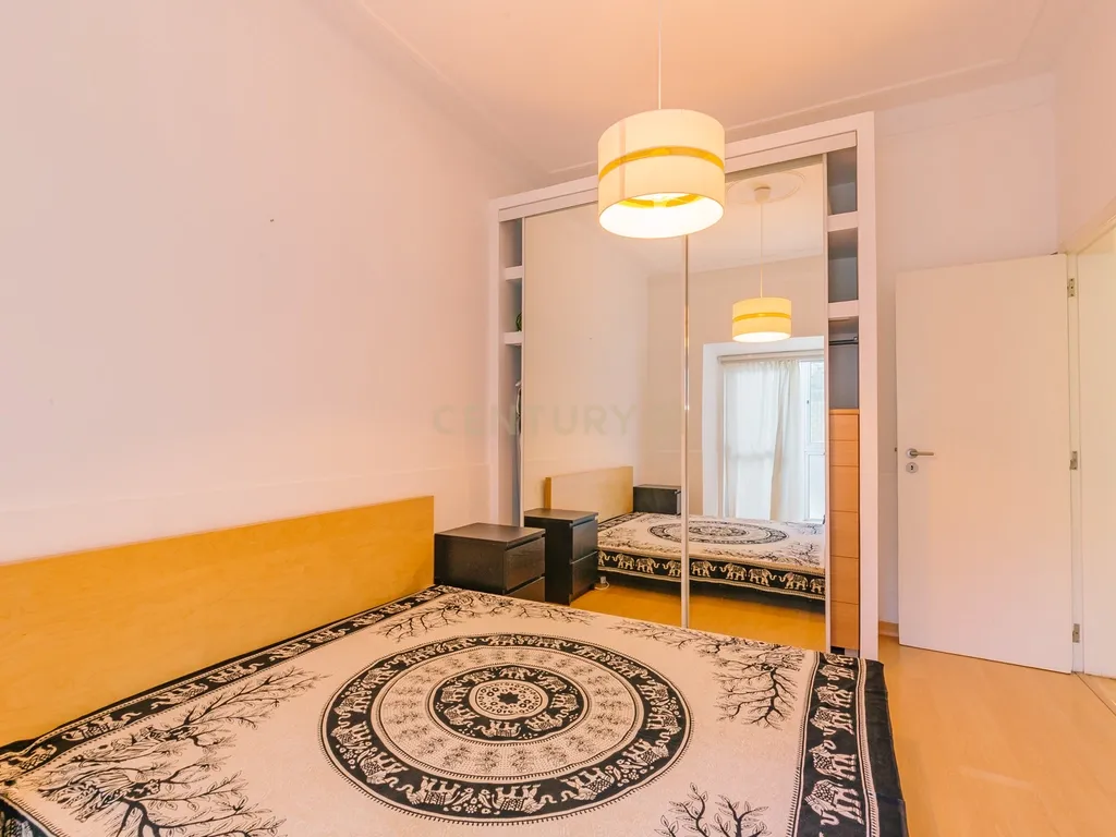 Apartamento T1 Renovado e c/ Logradouro - Image 14