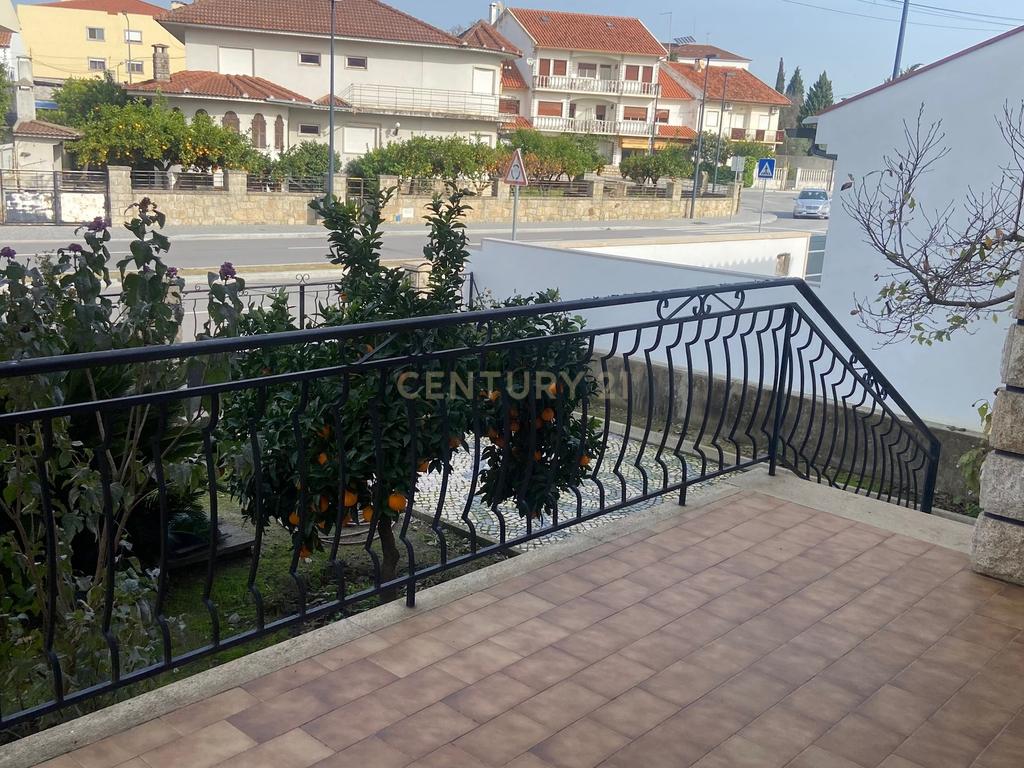 Moradia localizada em zona central da vila de Alcains - Castelo Branco - Image 13