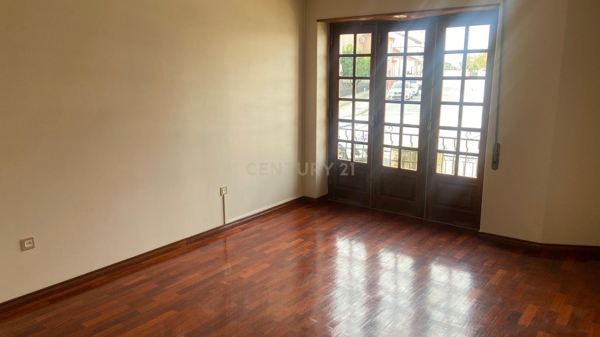 Moradia localizada em zona central da vila de Alcains - Castelo Branco - Image 30
