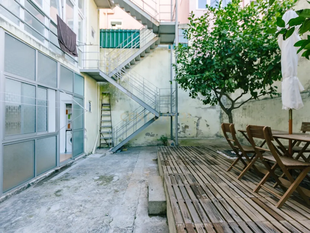 Apartamento T1 Renovado e c/ Logradouro - Image 18