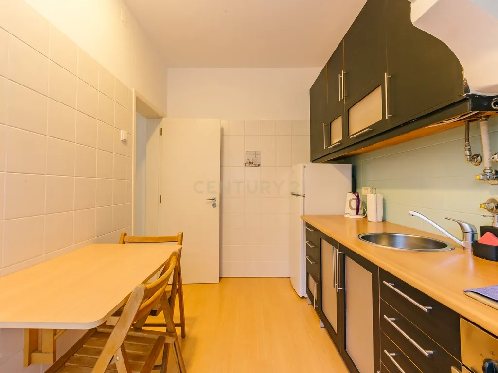 Apartamento T1 Renovado e c/ Logradouro - Image 11