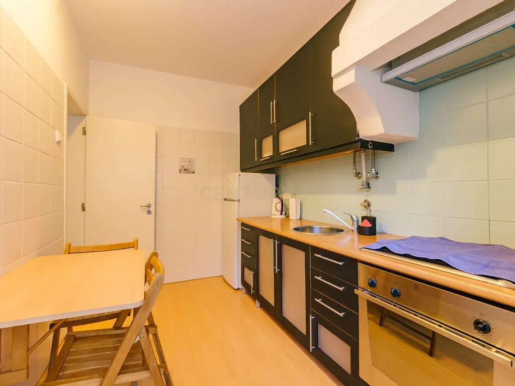 Apartamento T1 Renovado e c/ Logradouro - Image 12