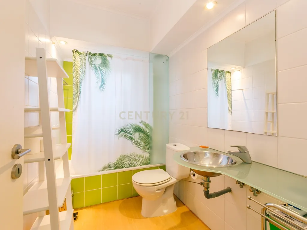 Apartamento T1 Renovado e c/ Logradouro - Image 20