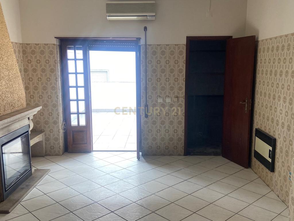 Moradia localizada em zona central da vila de Alcains - Castelo Branco - Image 20