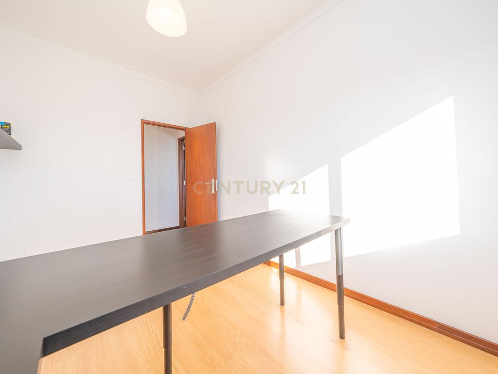 Apartamento T3 com Varanda e vista Panorâmica para o Rio Sado - Image 18