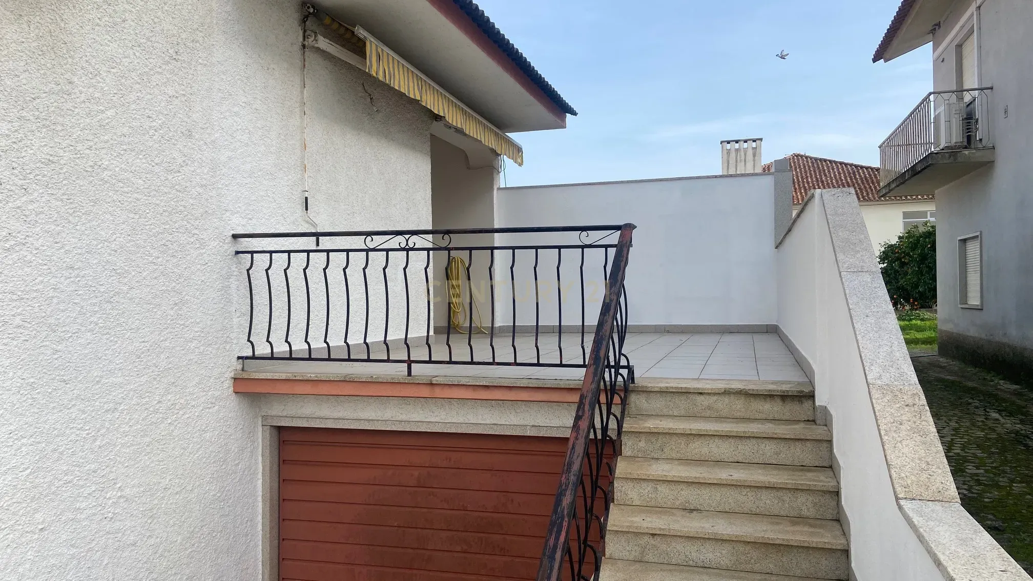 Moradia localizada em zona central da vila de Alcains - Castelo Branco - Image 11