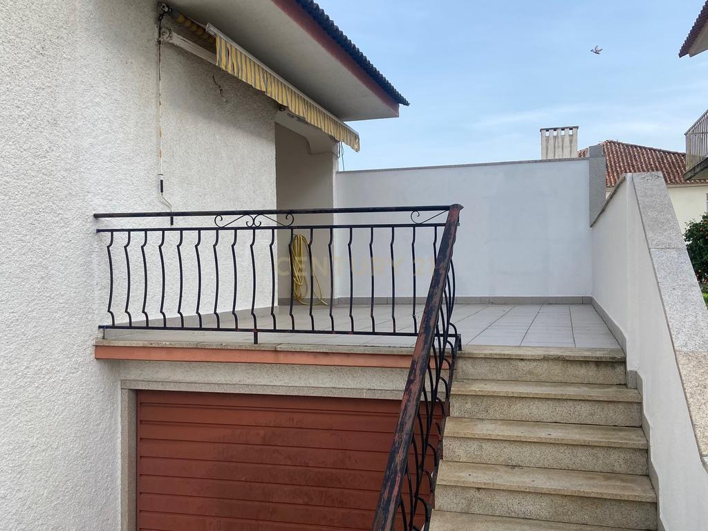 Moradia localizada em zona central da vila de Alcains - Castelo Branco - Image 11