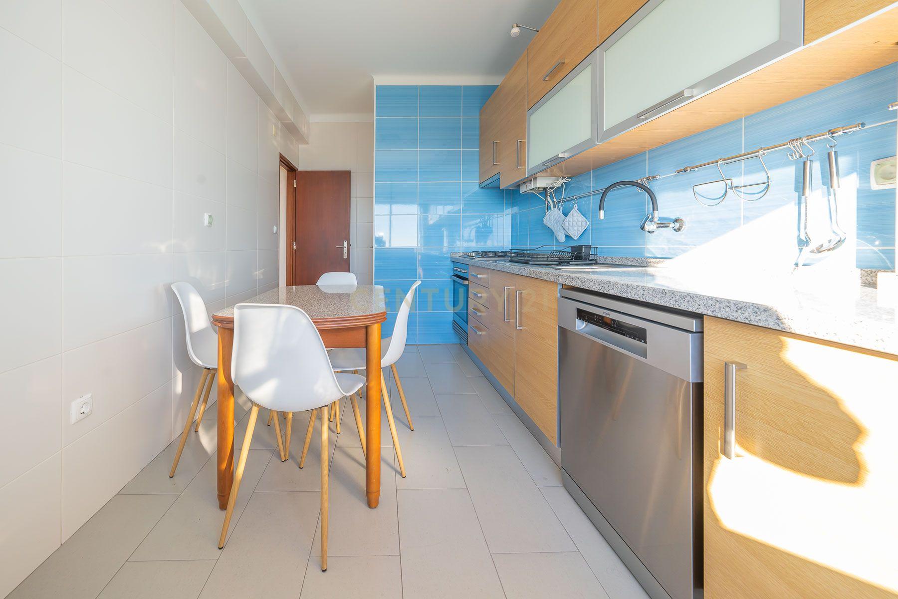 Fotografia 3 de Apartamento T3 com Varanda e vista Panorâmica para o Rio Sado