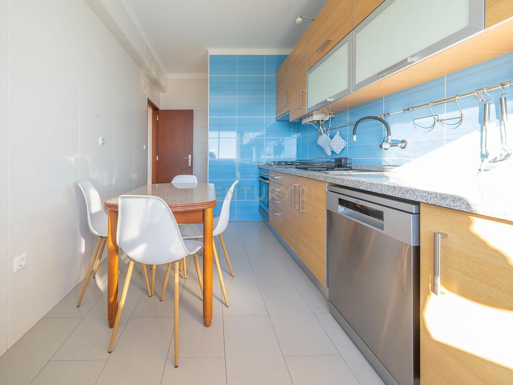 Apartamento T3 com Varanda e vista Panorâmica para o Rio Sado - Image 3