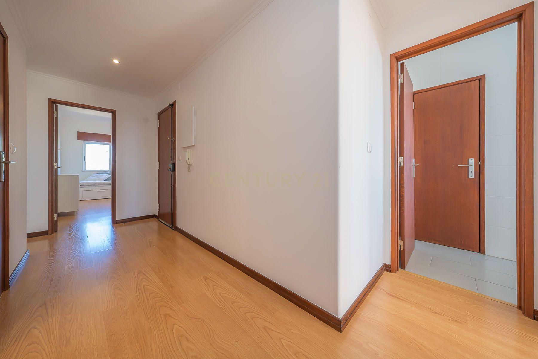 Fotografia 10 de Apartamento T3 com Varanda e vista Panorâmica para o Rio Sado