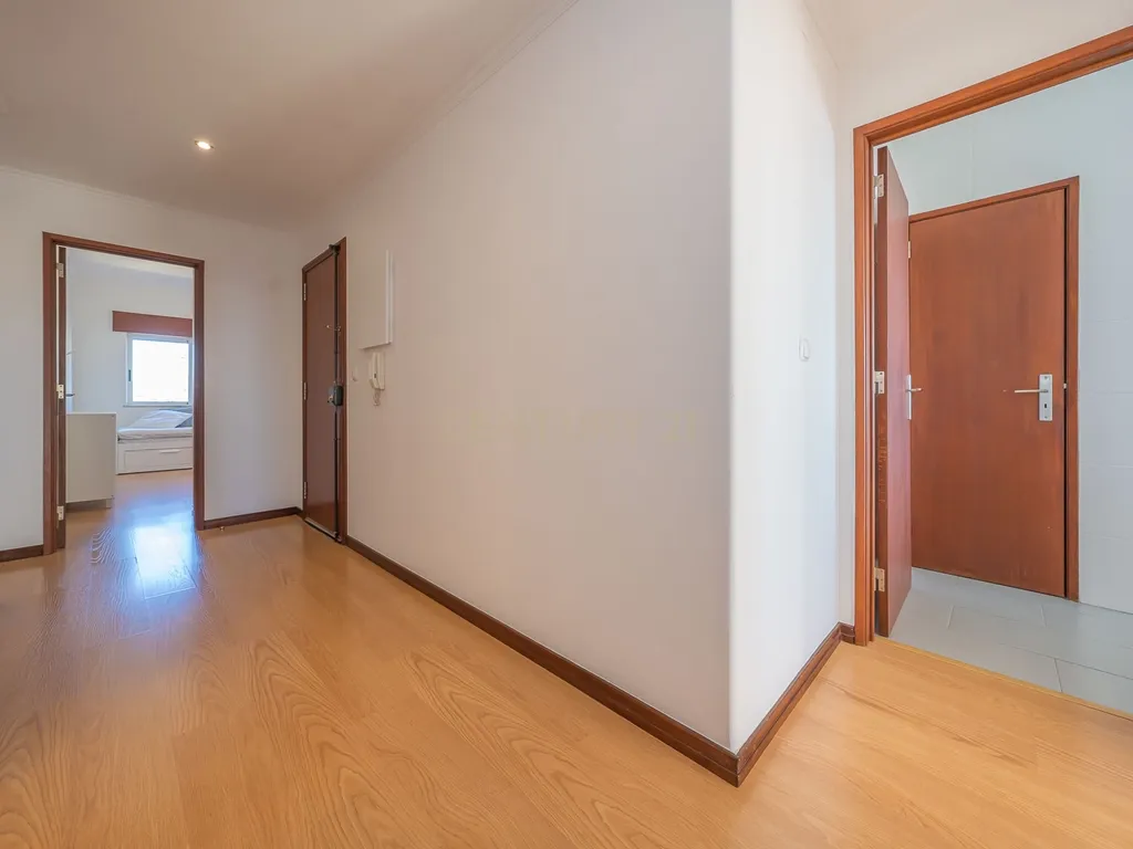 Apartamento T3 com Varanda e vista Panorâmica para o Rio Sado - Image 10