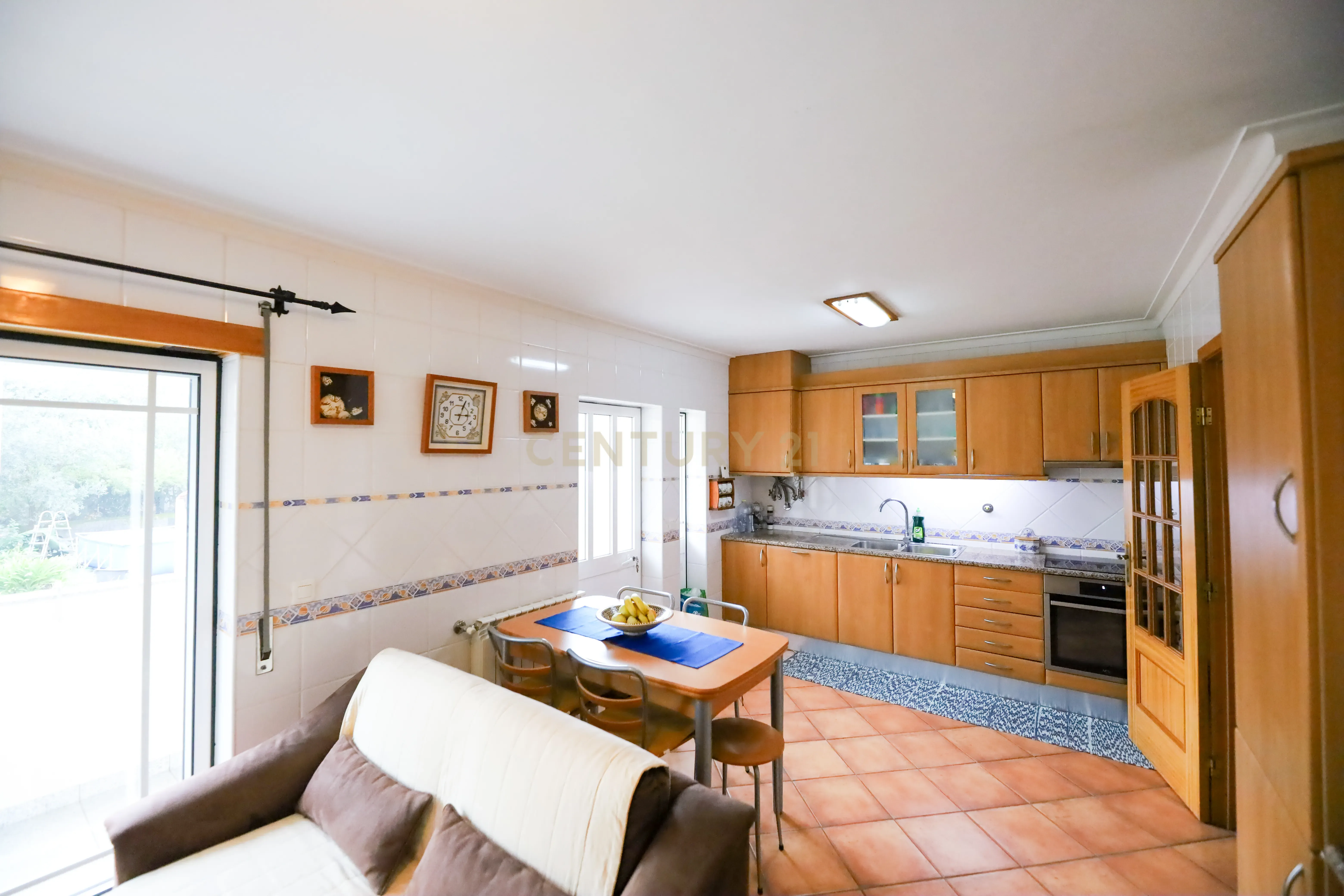 Moradia T4 de gaveto - Image 1