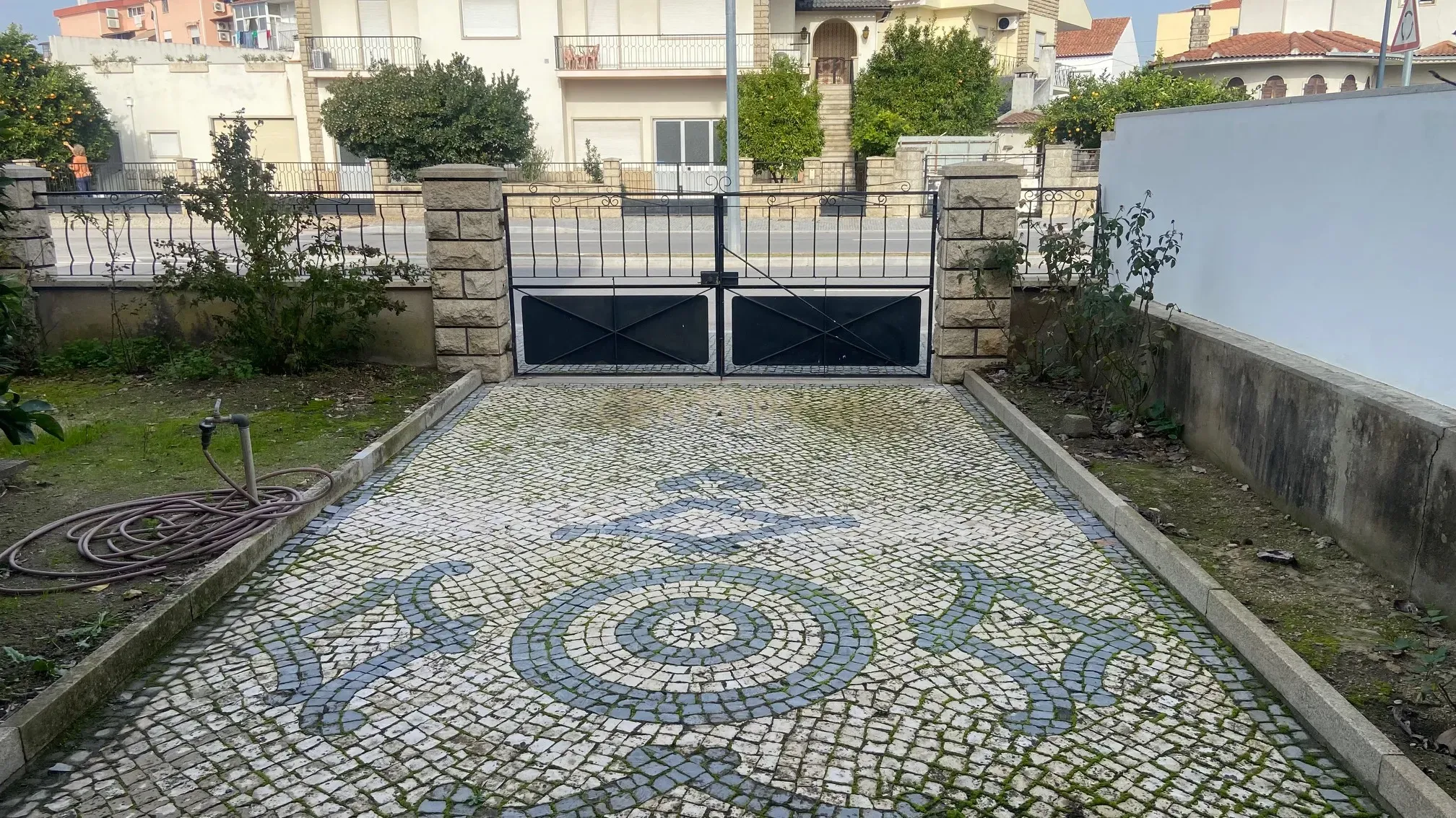 Moradia localizada em zona central da vila de Alcains - Castelo Branco - Image 8