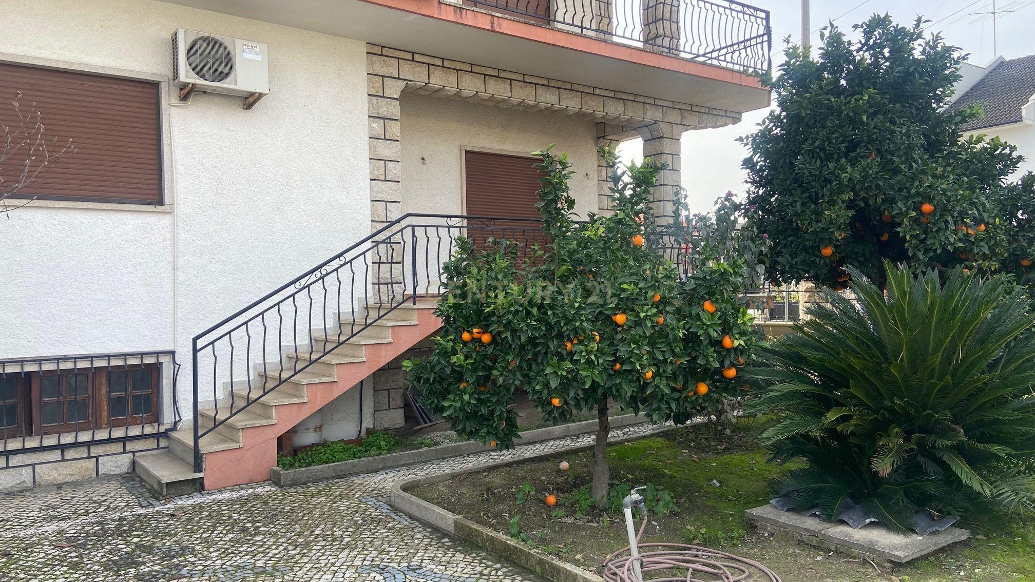 Moradia localizada em zona central da vila de Alcains - Castelo Branco - Image 6