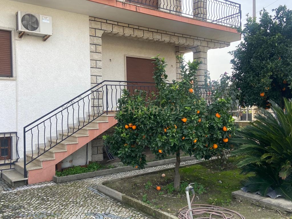 Moradia localizada em zona central da vila de Alcains - Castelo Branco - Image 6