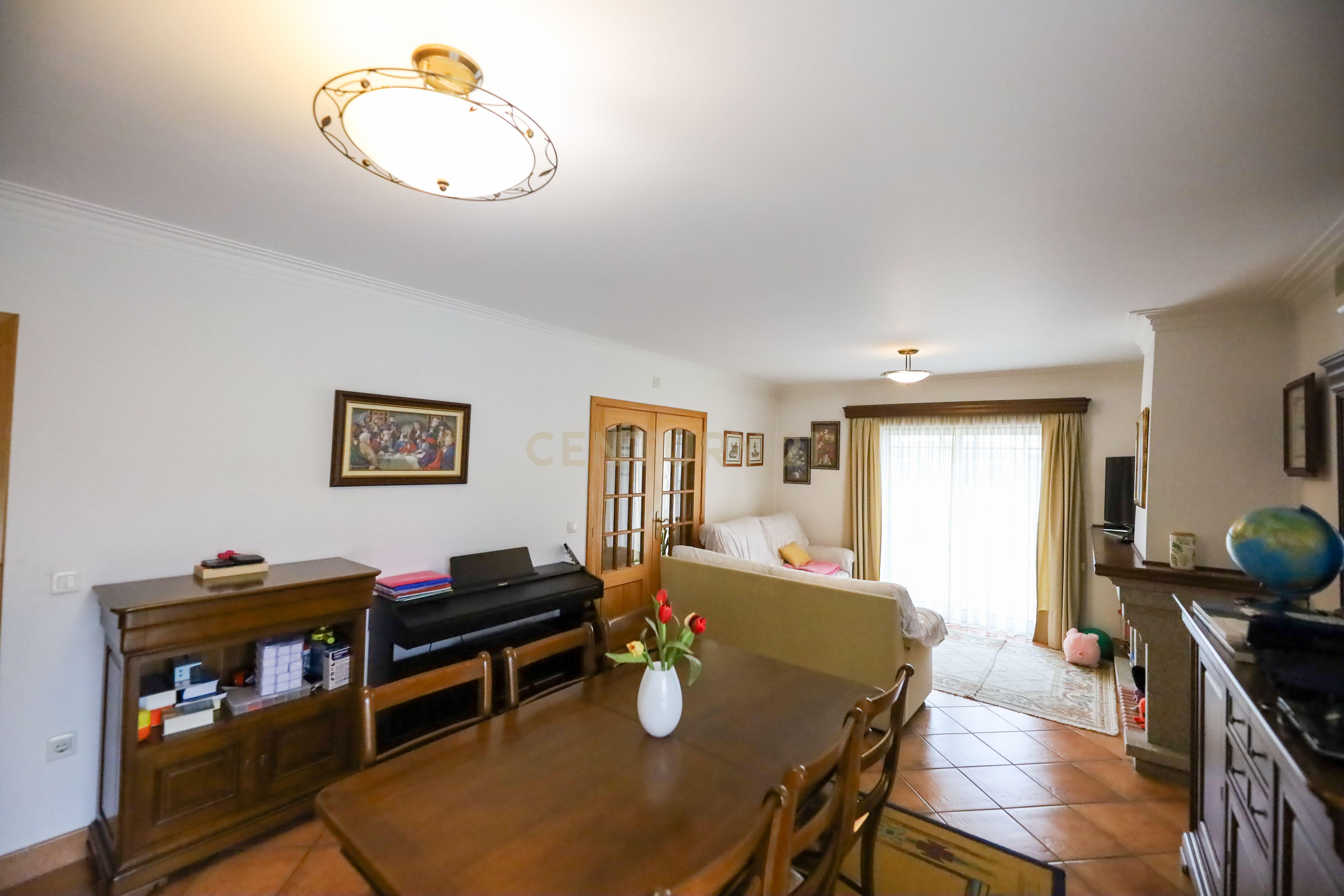 Moradia T4 de gaveto - Image 3
