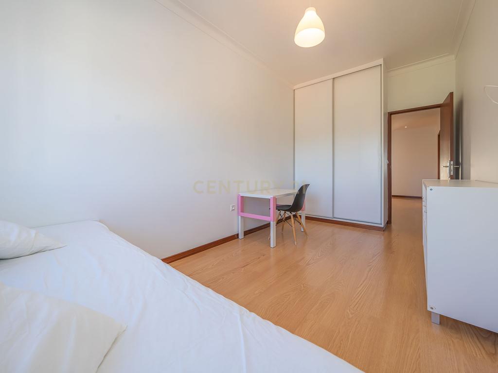 Apartamento T3 com Varanda e vista Panorâmica para o Rio Sado - Image 13